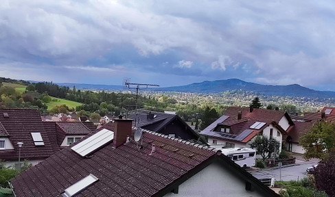 Sunny panoramic location with far-reaching views - terraced corner house with gallery, studio and large garden in Happurg