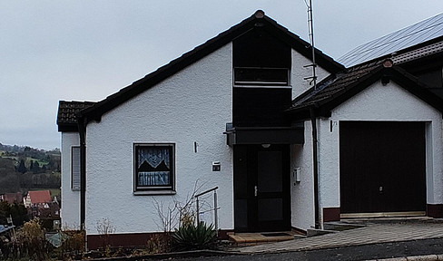 Sunny panoramic location with far-reaching views - terraced corner house with gallery, studio and large garden in Happurg