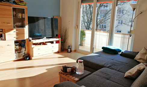 Bright, sunny 2-room apartment with balcony, suitable for shared living, located near the university (Göggingen), available on a long-term lease.