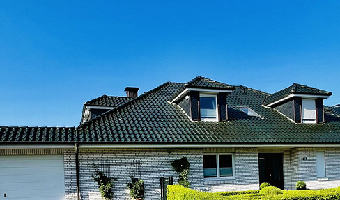 Hipped roof bungalow with granny flat on the golf course