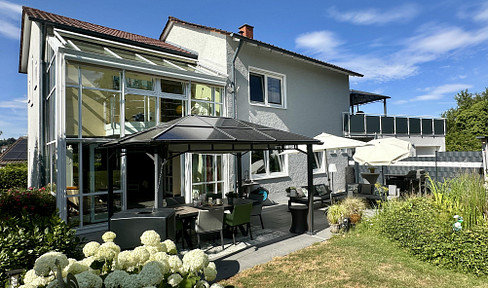 Südweststadt: Großzügiges Einfamilienhaus mit idyllischem Garten, Dachterrasse und Doppelgarage.