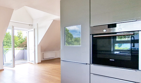 🏡 Living like you're in a house, spread across 2 floors.