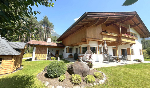 Exclusive Tyrolean country house with 3 residential units in a sunny panoramic location