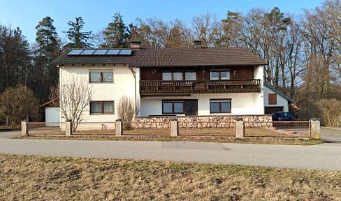 Spacious house in a green setting – versatile and suitable for various uses, available with short notice | €659,000.