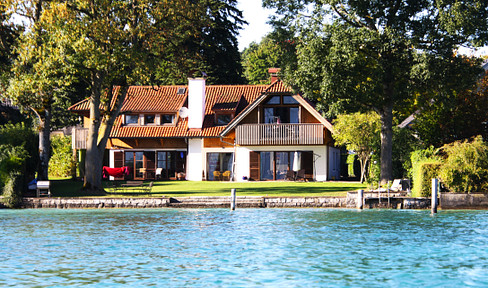 ATTERSEE Leisure residence directly on the lake with jetty rarity