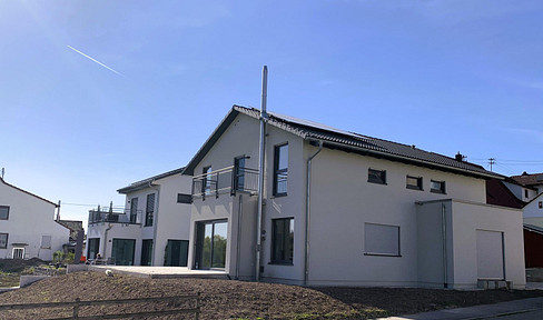 Ready-to-occupy new construction in a beautiful location on the edge of town.