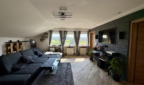 Modern 3-room attic apartment with garden and garage