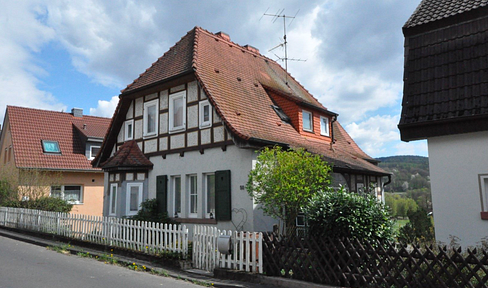 5-Zimmer-Einfamilienhaus mit * Einbauküche, Kaminofen und Garten * in Bad Soden-Salmünster