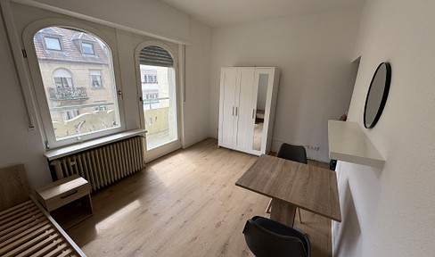 1 Zimmer-Apartment renoviert und neu möbliert,Balkon super zentral!