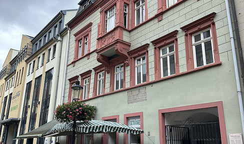 Naumburg pedestrian zone: 60 m² store with shop window front