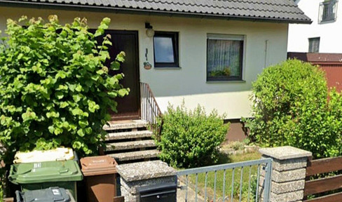 Reserviert!! Einfamilienhaus mit Einliegerwohnung und Garage in Fürth - Veitsbronn