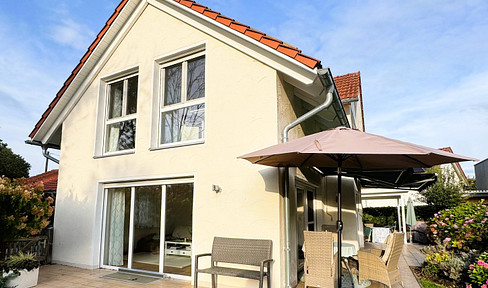 Light-flooded, lovingly maintained detached house