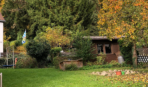1 Haus, 2 Wohneinheiten, 6 Zimmer, großer Garten
