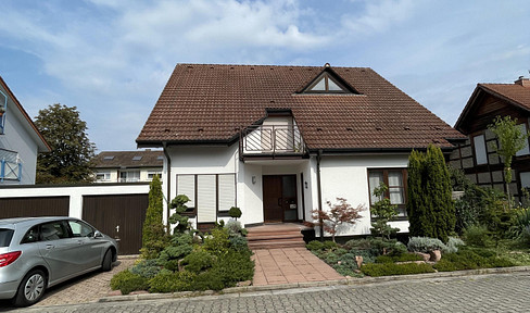 A gem - spacious detached house with ground floor apartment