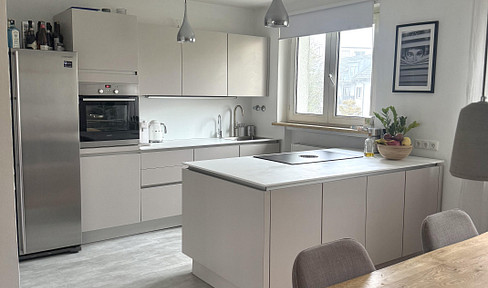 * Free of commission * 5-room apartment with balcony in Landshut-Schönbrunn