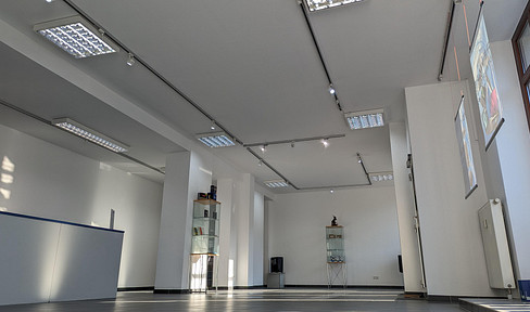 Commercial property in a prime location, offering excellent returns, with versatile potential. *No commission fees.*