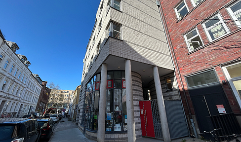 Einmaliges Penthouse in Toplage mitten in Ottensen mit großzügiger Sonnenterrasse, neu möbliert