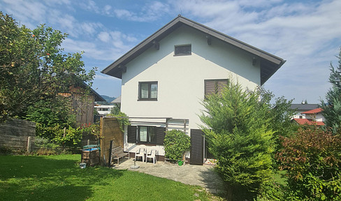 Geräumiges Einfamilienhaus mit Garten und Traunsteinblick in ruhiger Lage