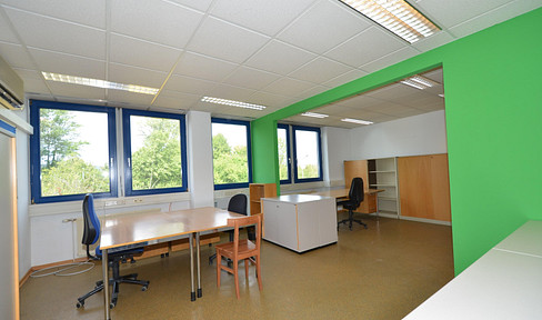 Helles Büro inklusive Lagerfläche