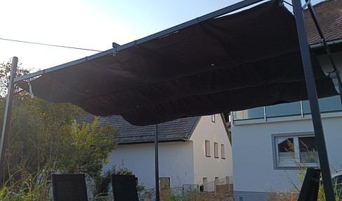 Schöne Wohnung mit riesen garten und carport