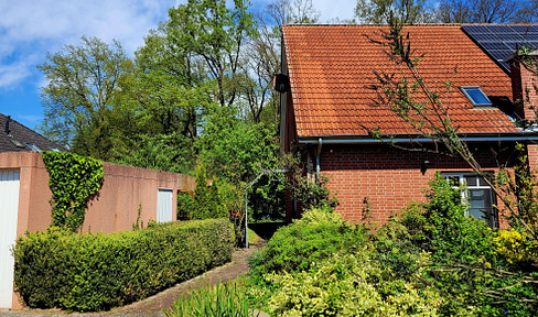 Quiet DHH in cul-de-sac with fireplace, south-facing terrace, garage - commission-free