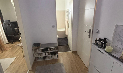 No fees: 3-room apartment with balcony in Kelkheim – For personal use or investment.