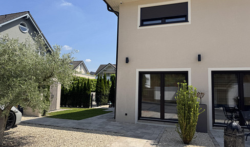 Exclusive Mediterranean and high-quality DHH 240sqm with pool, whirlpool, sauna & basement in Rösrath