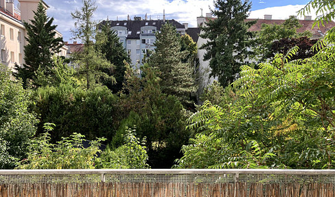 Bright, modernized 1-room apartment with balcony in a quiet location with garage option
