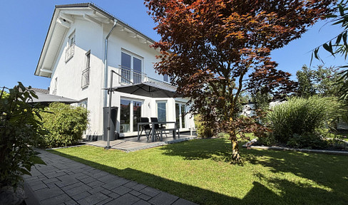 Modern and energy-efficient A+ DHH in Brunnthal - from private owner