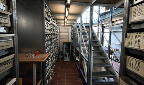 Lagerfläche, Lagerbox mit Regalstruktur auf 2 Ebenen in Erftstadt-Erp