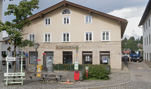 Großzüge Gewerbeeinheit am Stadtplatz | Bei Bedarf mit Garten | Büro, Einzelhandel o.Ä.
