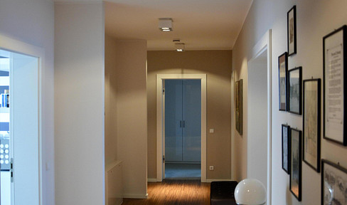 Stylish 4-room apartment with exclusive furnishings, balcony & loggia in a top location in KTV Rostock