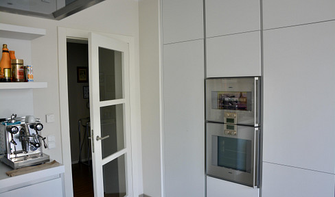 Urban living at its finest in the KTV – a stylish 4-room apartment with premium features, including a private charging station for electric vehicles.
