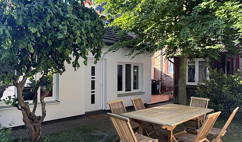 Unique, detached townhouse with history - stylishly renovated, ready for immediate occupancy