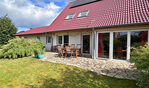 Charming home with extension, conservatory and proximity to nature