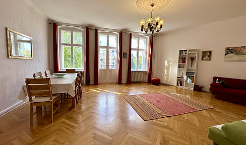 Helle möblierte Altbauwohnung mit Balkon in Berlin-Friedenau