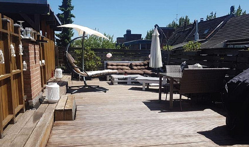 Helle 2/3 Zimmer Altbau-Wohnung mit traumhafter Dachterrasse