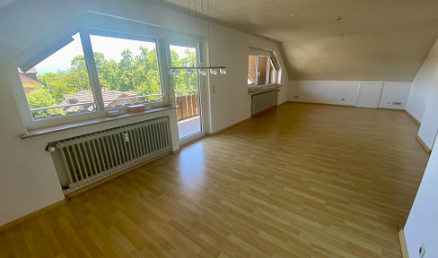 Teningen: 3-room attic apartment.
