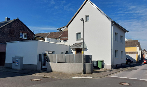 Duplex house with 2 apartments, featuring a photovoltaic system and a heat pump.