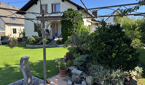 Family home with large garden in a quiet location near the forest and very good transport links