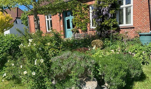 Captain's house near the Baltic Sea with building land option