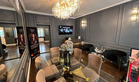 Exclusive beauty salon for sale, located with a storefront directly on Olivaer Platz and Kurfürstendamm.