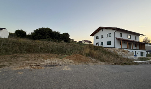 Vollerschlossenes großes Baugrundstück in Rohr  – Für Traumhaus oder Investitionsprojekt!