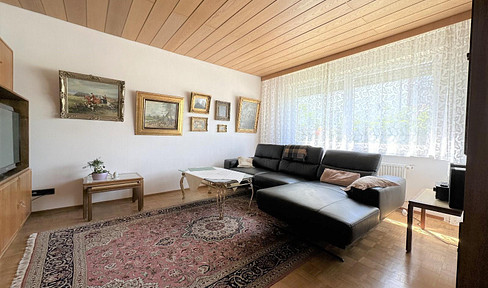 Spacious 3.5-room apartment with balcony in energy-efficient, partially renovated apartment building