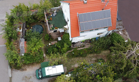Energetisch saniertes Haus mit Garten und Garage