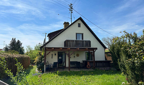 Detached single-family home in a family-friendly location