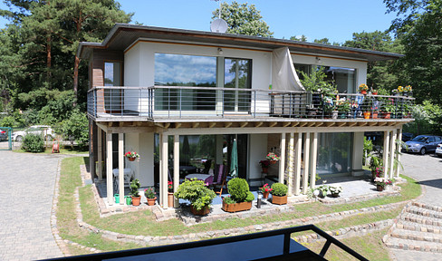 Living by Möllensee Lake.