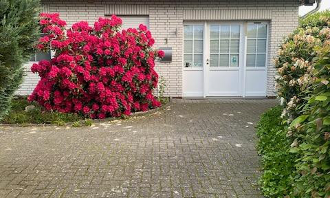White bungalow with granny apartment