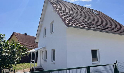 IDEAL LOCATION, Tax rate 270%, Detached house, 5 rooms, full basement, new heating system, €2,200 monthly utilities.