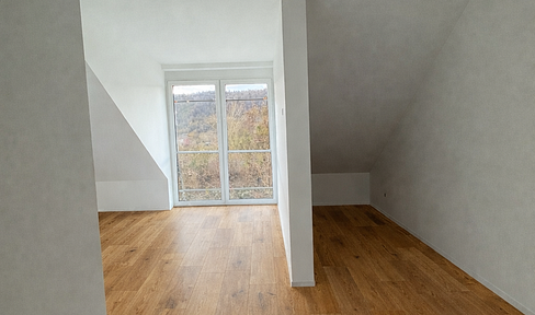 Stylish 4 room new build maisonette apartment with a homely feel - 3 bedrooms, balcony